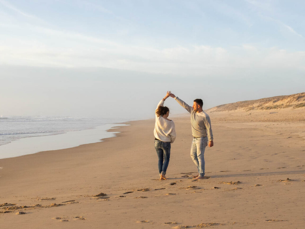 couple-photo-seance-plage-landes-labenne-ondres